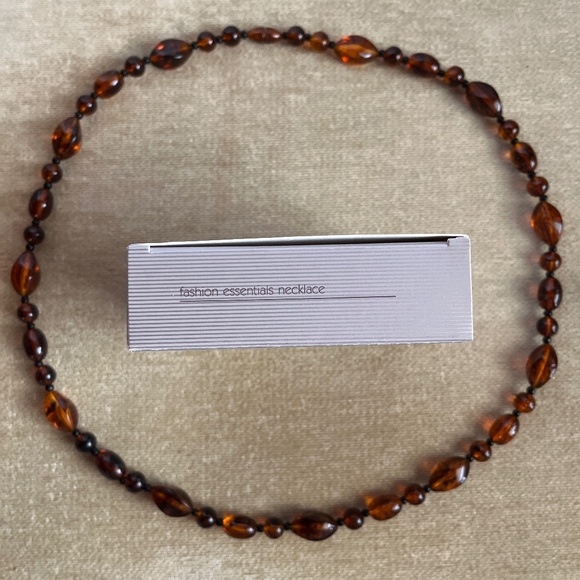 VINTAGE (1987) AVON FASHION ESSENTIALS NECKLACE - Picture 3 of 4